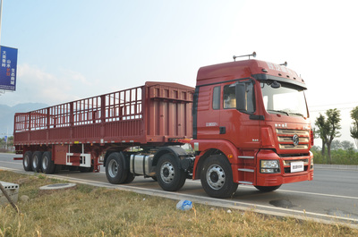 陜汽德龍新M3000 6x2牽引車 高效物流的可靠伙伴